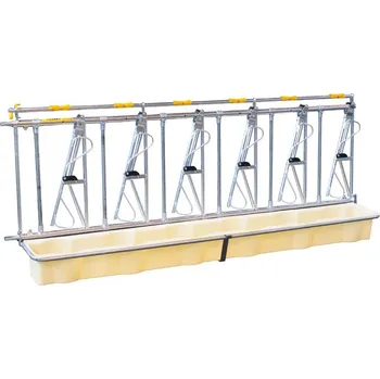 Krční fixace s plastovým žlabem pro ohrádky pro boudy pro hromadný odchov telat La GÉE