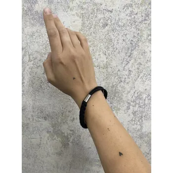 Náramek Terka Tvoří černý náramek / pruženka Barva: Černá