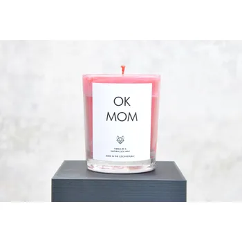 Svíčka IRONIC CANDLES - OK MOM Velikost svíčky / Size: Malá / Small, Barva a vůně / Color and scent: Neon žlutá - LITSEA CUBEBA (citrusová)