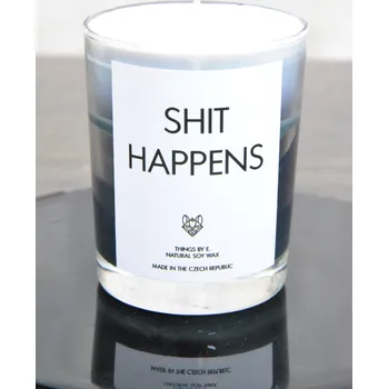 Svíčka IRONIC CANDLES - sójová svíčka SHIT HAPPENES Velikost svíčky / Size: Malá / Small, Barva a vůně / Color and scent: Neon žlutá - LITSEA CUBEBA (citrusová)