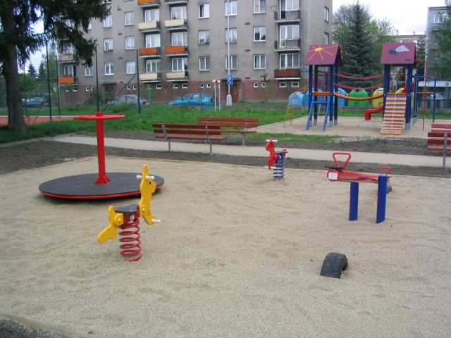 Plocha hřiště tlumící náraz - štěrk 4-8 mm + montáž