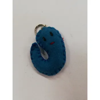 Přívěšek na klíče z plsti - červík modrý 7 x 5 cm