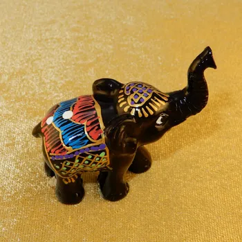 Ručně malovaná soška slona z pryskyřice Lekuk Hitam