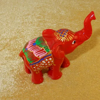 Ručně malovaná soška slona z pryskyřice Lekuk Besar