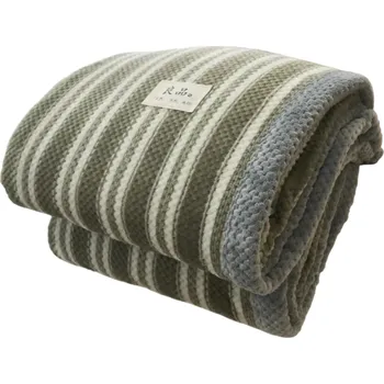 přikrývka Hřejivá pruhovaná přikrývka 120 x 200 cm 0,9 kg Měkká nadýchaná deka s hustým prošíváním Jemný pruhovaný vzor pro pohodlí na posteli i gauči zelená