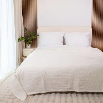 Přehoz na postel 220x240 cm vaflové piké bílý