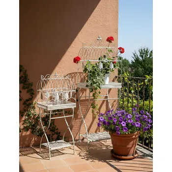 Venkovní osvětlení Sada 2 polic na rostliny kovové šedé police zahradní volně stojící venkovní vnitřní koupelnové zahradní úložné prostory Beliani