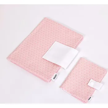 Plenkovník Tulimese Sada plenkovník + obal na očkovací průkaz růžový s trojúhelníky