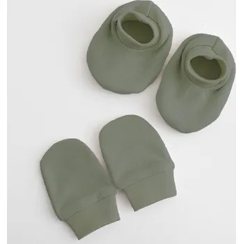 Capáčky NEW BABY Kojenecký bavlněný set 2v1-capáčky a rukavičky Casually dressed 0-3m