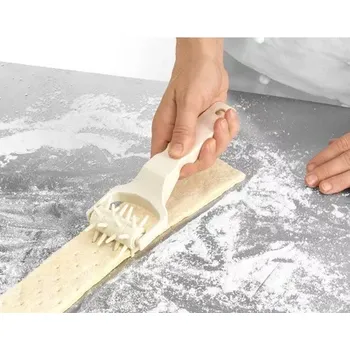 Váleček na těsto Děrovací váleček na těsto 6 cm | FORGAST FG11071