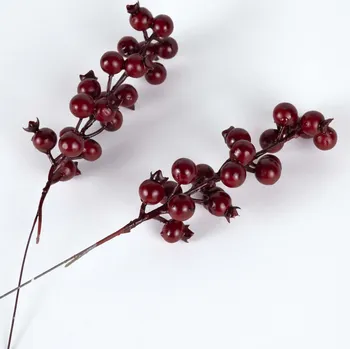 umělá květina Dekorativní větvička s červenými bobulemi 2ks