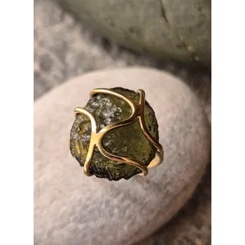 Prsten Zlatý prsten s vltavínem P27 0004