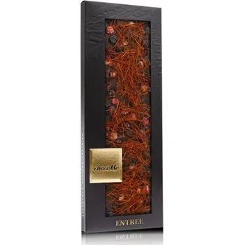 Cukrovinka ChocoMe - hořká čokoláda zdobená sušenými brusinkami, lyofilizovaným černým rybízem a chilli vlákny