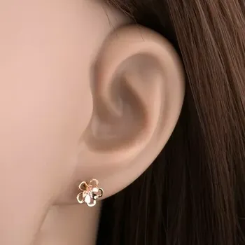 Náušnice Náušnice ze 14K zlata - lesklý dvoubarevný kvítek s čirým diamantem uprostřed