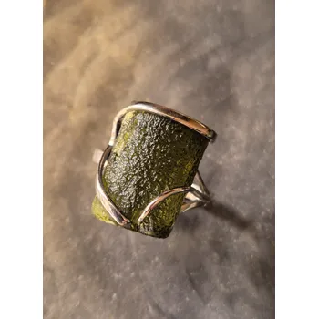 Prsten Stříbrný prsten s vltavínem P35 0031