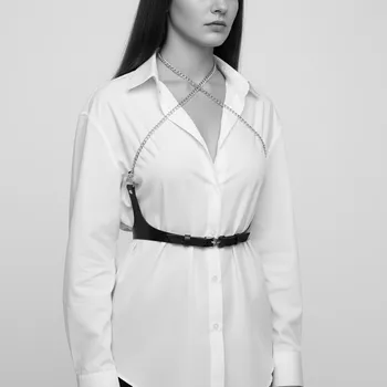 Opasek Bodypiece koženkový harness / popruh / pásek s řetízky ke krku