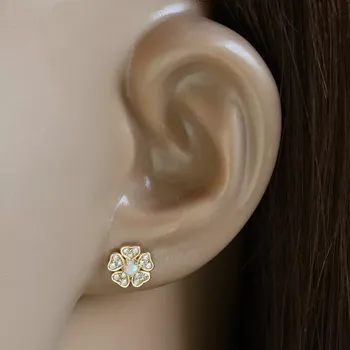 Náušnice Náušnice ze 14K zlata - kvítek s okvětními lístky ve tvaru srdíček, kulatý opál