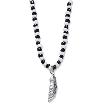 Náhrdelník Amalfi | Černobílý korálkový náhrdelník s pírkem - Lucleon
