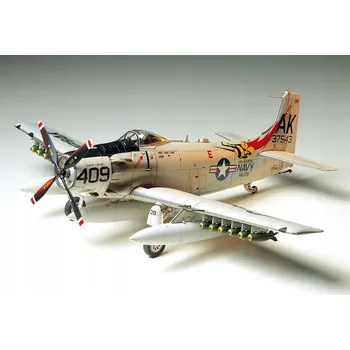 Plastikový model Model letadla TAMIYA 61058 Douglas A-1H Skyraider U.S. Navy 1:48
