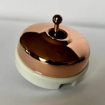 vypínač FONTINI by Font Barcelona Porcelánový vypínač Dimbler bílá - kryt měď/páčka měď - výprodej Řazení: Vypínač č.6 – schodišťák, Úprava: s dírou pro kabel 60 308 72 2