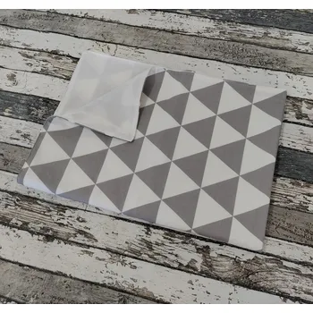 Přebalovací podložka Yháček Přebalovací podložka Yháček, trojúhelníky šedobílé