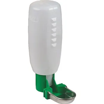 Napaječka pro králíky, drůbež - 0,5 L zelená, s hladinou vody.