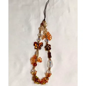 Řetízek B-TOP Řetízek na mobil s oranžovo-hnědými květinovými korálky a motýlem