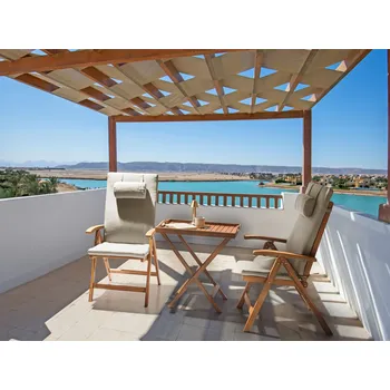 Zahradní nábytek Zahradní bistro set Akáciový dřevěný stůl 2 židle s taupe polštáři Odolný proti UV záření Skládací Beliani