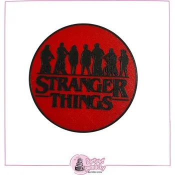 Kulatá plastová dekorace Stranger Things (10 cm) - bez trnu