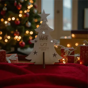 Vánoční dekorace Personalizovaný dřevěný vánoční stromeček se stojánkem – možnost gravírování loga, PF nebo textu