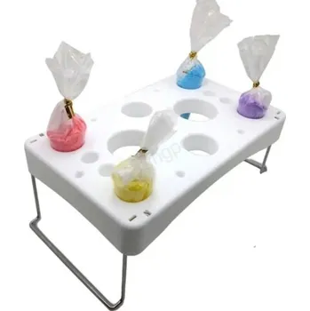 Držák na trezírovací sáčky ▹