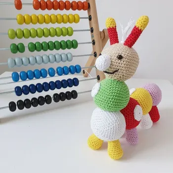 Polštář Háčkovaná hračka - Housenka Emilka