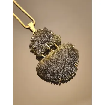 Přívěsek Exklusivní zlatý přívěsek s neopracovanými vltavíny Besednice