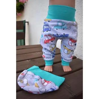 Doplněk pro panenku Sada tepláky a čepice "autíčka barevná"