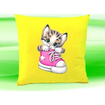 Dekorativní polštářek Polštář s kočičkou žlutý (kočka v botě)