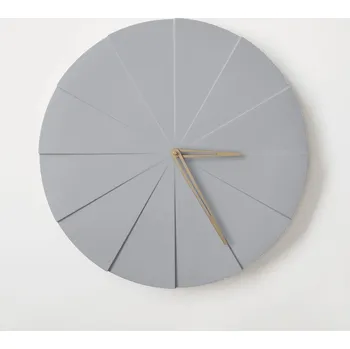 Hodiny ODLITO Betonové nástěnné hodiny Koláč 50 cm – šedá, světlé ručičky
