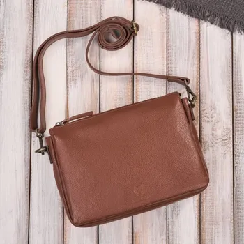 Kabelka Paolo Peruzzi Dámská kabelka přes rameno z kůže Peruzzi; koňak