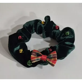 Vánoční scrunchie gumička do vlasů - zelená s mašličkou (Vánoční gumička)