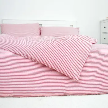 Povlečení Francouzské krepové povlečení Pruhy červené Zapínání: zip, Velikost polštáře: 2x50x70, Velikost přikrývky: 240x200 Šev uprostřed