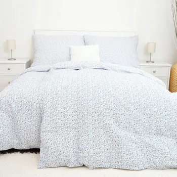 Povlečení Francouzské krepové povlečení Kvítky modré Zapínání: zip, Velikost polštáře: 2x70x90, Velikost přikrývky: 220x200 Šev uprostřed