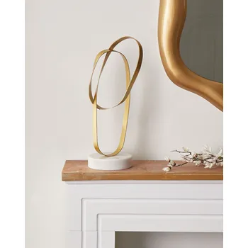 Dekorativní figurka zlato železo bílý mramorový podstavec moderní styl ručně vyrobený doplněk Beliani