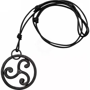 Brož House of Warfare Ručně kovaný ocelový přívěsek "Triskelion", s koženou šňůrkou