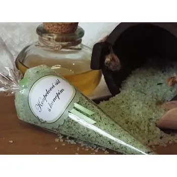 Koupelová sůl Koupelová bylinná sůl s konopím 150g EXP 12/2025 (Originální dárkové balení soli do koupele pro relaxaci a uvolnění s přídavkem konopí a vůní zelené jablko. Regionální výrobek - vyrobeno v České republice.)