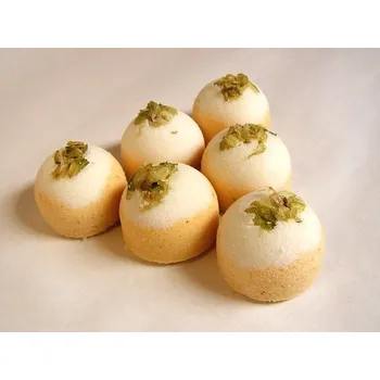 Koupelová sůl Šumivá bomba do koupele chmelové - pivní 50g EXP 12/2025 (Přírodní pěnivá bomba do koupele s avokádovým olejem, olivovým olejem, pivními kvasnicemi a chmelem jsou doslova nabité vitamínem B. Ručně vyráběné koupelové bomby z organických olejů.)