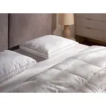 Nízký polštář na postel s trojitou komorou bílý kachní peří a chmýří 50 x 60 cm prémiový bavlněný potah Beliani