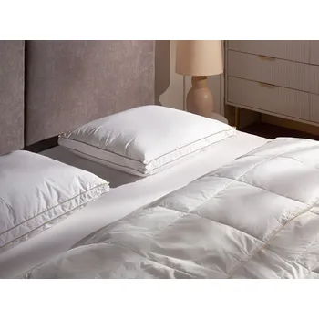 Bytový textil Vysoký polštář na postel s trojitou komorou bílý kachní peří a chmýří 50 x 60 cm prémiový bavlněný potah Beliani