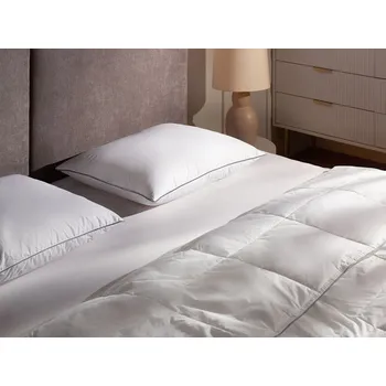 Polštář Nízký polštář s trojitou komorou bílý kachní peří 50 x 60 cm prémiový bavlněný potah Beliani