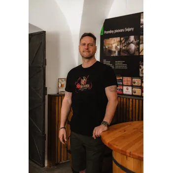 Běžecké oblečení Svijany pánské triko s krátkým rukávem s logem Barva: černá, Velikost: XL