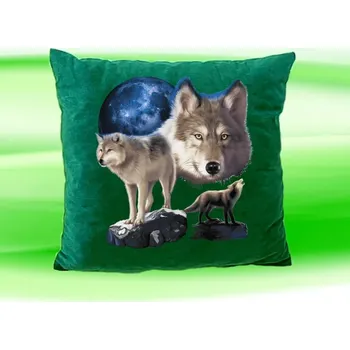Dekorativní polštářek Polštářek s vlky na skále lahvově zelený (Polštář s vlkem 35x35 cm)