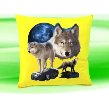 Dekorativní polštářek Polštářek s vlky na skále žlutý (Polštář s vlkem 35x35 cm)
